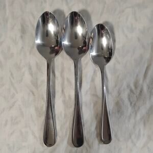 3 Pieces Oneida Soar Spoons (2) 7" Place Oval Soup (1) 6 1/4" Teaspoon Stainless